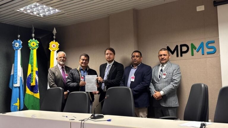 Prefeitura firma acordo com MP e garante criação de 210 cargos de professor de apoio