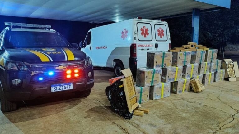 Após tentativa de fuga, PRF apreende ambulância com 681 kg de maconha