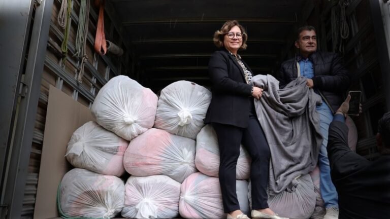 Prefeitura compra mais de 4 mil cobertores e fortalece ações da Assistência Social 