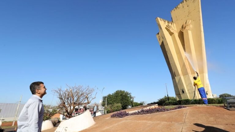 Prefeitura inicia limpeza e revitalização do Monumento ao Colono, a ‘Mão do Braz’