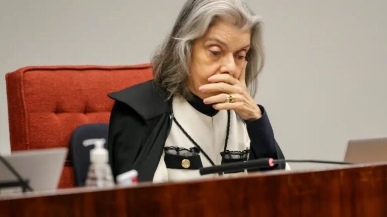 Voto de Cármen Lúcia pode garantir maioria para condenar Bolsonaro