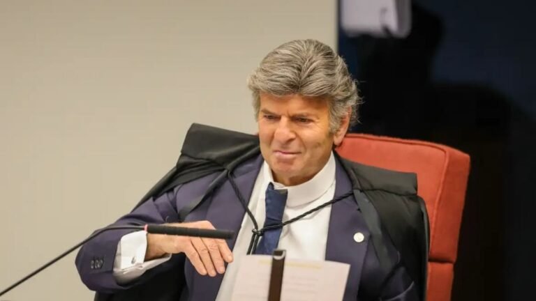 Fux votou pela anulação da ação penal contra o ex-presidente Jair Bolsonaro, citando incompetência do STF