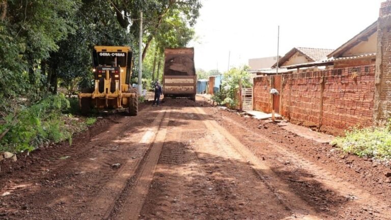 Prefeitura leva melhorias para o bairro Estrela Porã e anuncia limpeza de área verde