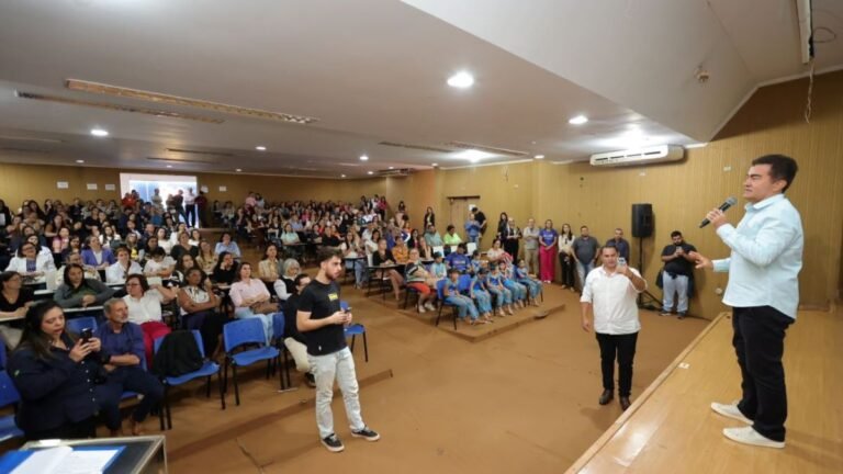 Em solenidade de pagamento de emendas, prefeito alerta para dificuldades financeiras