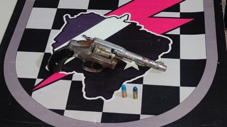 PM apreende arma e detém homem por porte ilegal