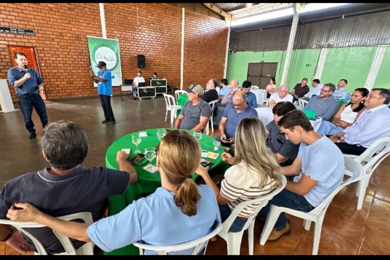Bandeirantes sedia encontro sobre suinocultura com produtores e autoridades