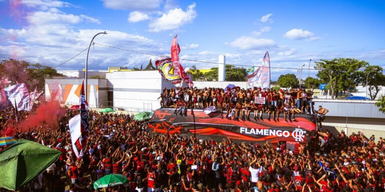 Flamengo parte rumo à final da Libertadores em clima de festa da torcida