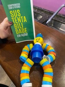 Projeto “Tampinha que Transforma” promove educação ambiental e elimina potenciais criadouros da dengue