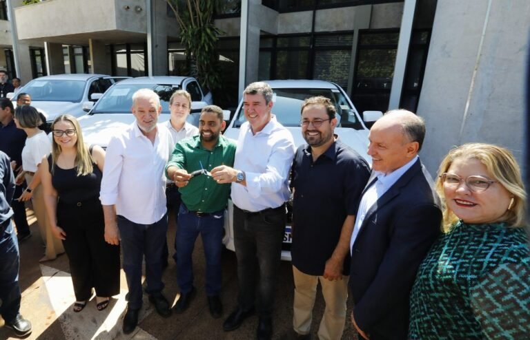 Governo de MS entrega 14 veículos a municípios para reforçar vigilância em saúde