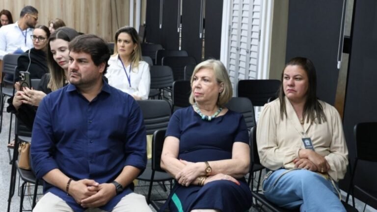 Ana Paula representa Dourados em encontro das Escolas do Legislativo na Alems