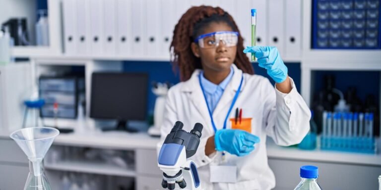 Jovens negros acessam a universidade, mas seguem excluídos do mercado de trabalho