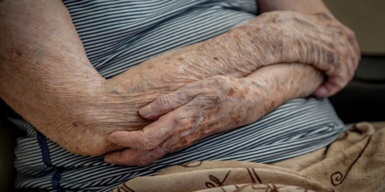 Vigilância Sanitária interdita abrigo de idosos por condições precárias