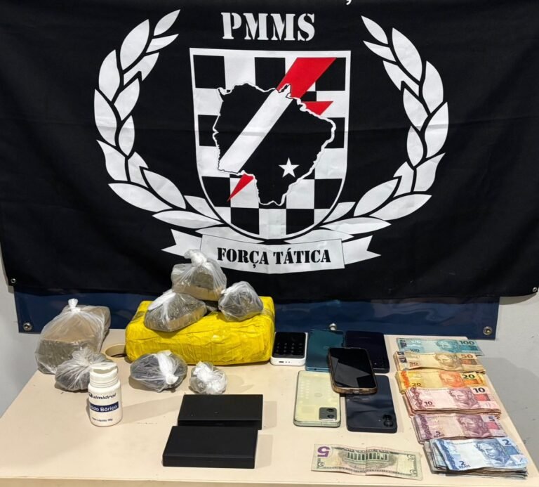 Mulher é presa pela Polícia Militar por tráfico de drogas