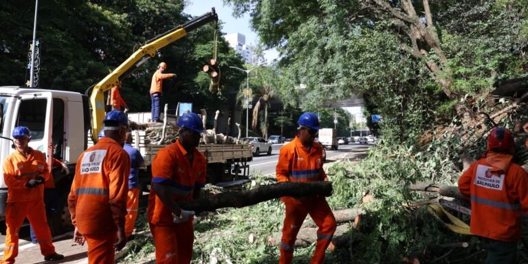 Apagão em São Paulo completa dois dias; moradores se adaptam e protestam