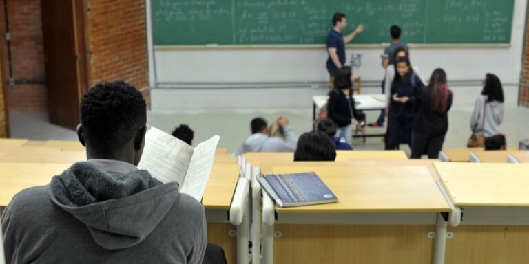 Assembleia de SC aprova proibição das cotas raciais em universidades estaduais