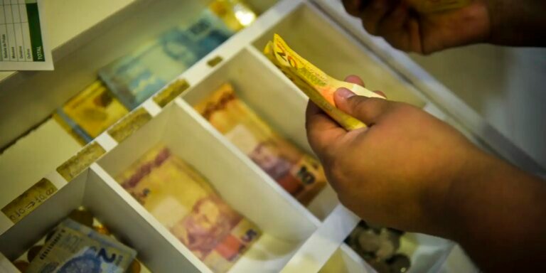 Depósito da segunda parcela do décimo terceiro deverá ser feito até o dia 19