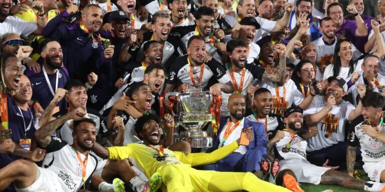 Corinthians derrota o Vasco e se torna tetracampeão da Copa do Brasil