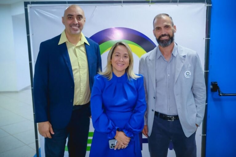 Lia Nogueira anuncia emenda para reforçar ensino técnico durante formatura no Hércules Maymone