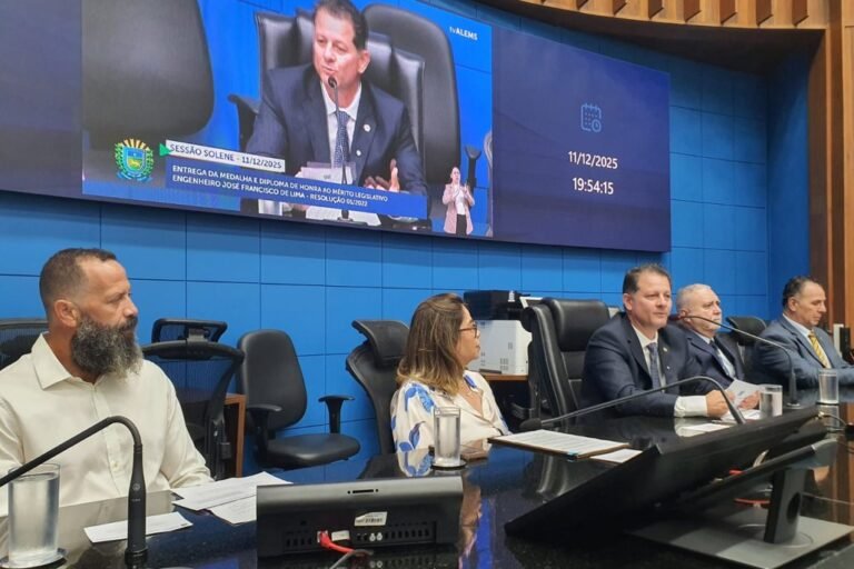 Profissionais das engenharias homenageados em sessão solene na ALEMS proposta por Renato Câmara