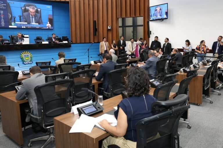 14 propostas vão a voto na sessão ordinária desta terça-feira