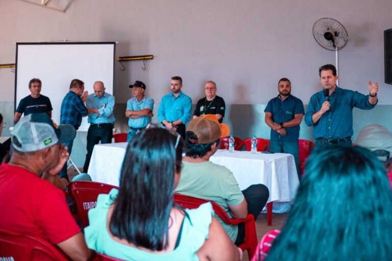 Renato Câmara pede colhedora para produtores de leite de Anaurilândia