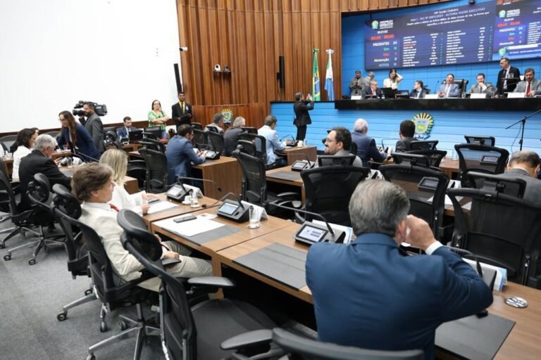 Deputados ressaltam gratidão e desejam felicidades e prosperidade na última sessão plenária de 2025 em Natal