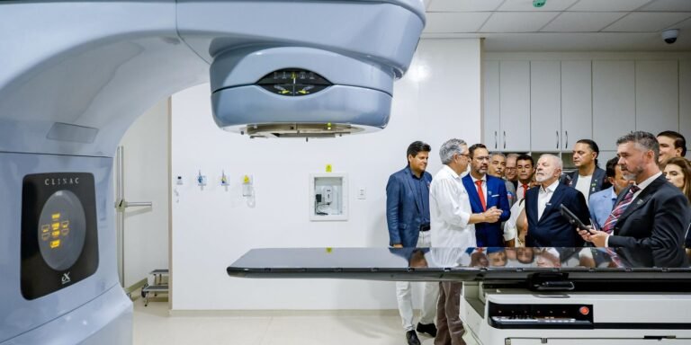 Presidente Lula inaugura serviços de radioterapia em cinco cidades brasileiras