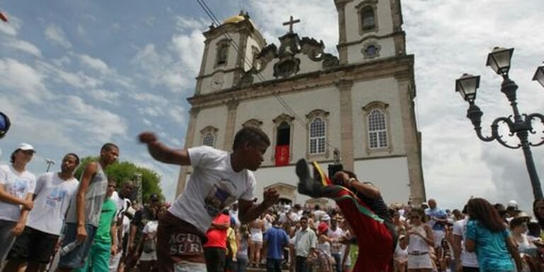 Fiéis participam de celebração na Igreja do Bonfim, em Salvador