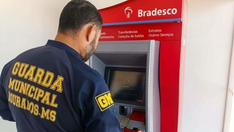 Servidores da Prefeitura de Dourados acordam com 13º salário na conta