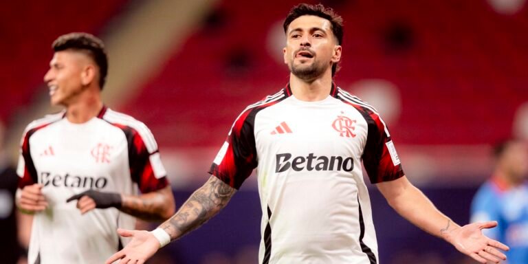 Arrascaeta decide e garante vaga do Flamengo na semifinal da Copa Intercontinental