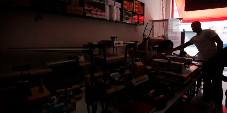 Quatro dias após ventania, São Paulo ainda tem mais de 60 mil clientes sem luz