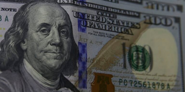 Dólar sobe a R$ 5,52 e atinge maior cotação em quatro meses