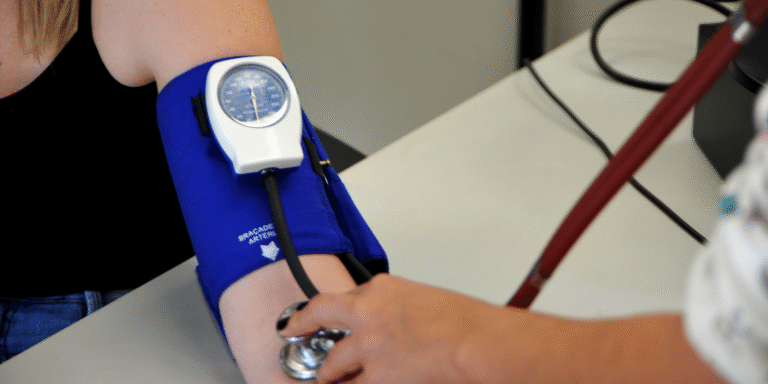 Médicos alertam para riscos da prescrição de testosterona em mulheres