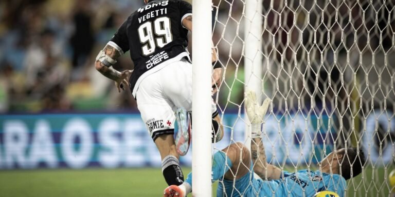 Com gols de Rayan e Vegetti, Vasco sai com vantagem na Copa do Brasil