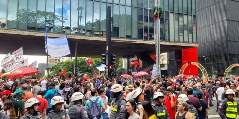 Manifestantes protestam em várias capitais contra o PL da dosimetria