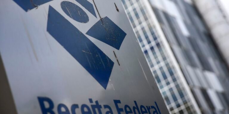 Receita Federal alerta para cobranças falsas que usam nome e CPF de contribuintes
