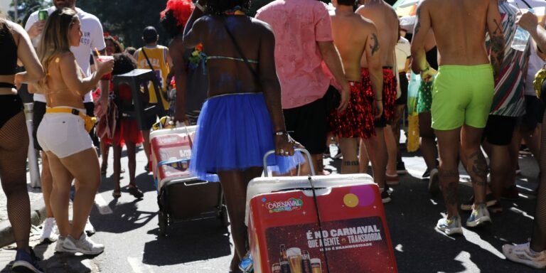 Rio abre credenciamento de ambulantes para o Carnaval de Rua 2026