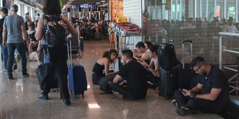 Passageiros no Aeroporto de Congonhas relatam cansaço e falta de assistência das companhias aéreas