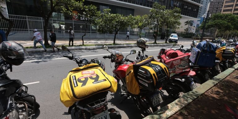 São Paulo regulamenta mototáxi; Uber e 99 questionam legalidade
