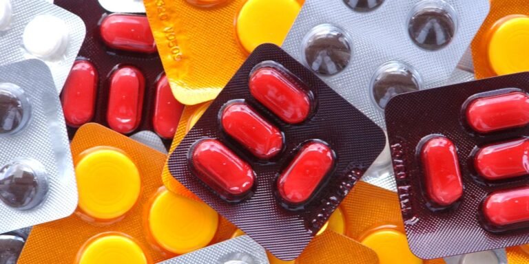Anvisa suspende venda de medicamentos das marcas Needs e Bwell