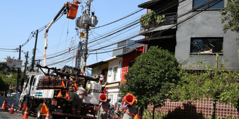 Enel prevê normalização do fornecimento de energia até amanhã
