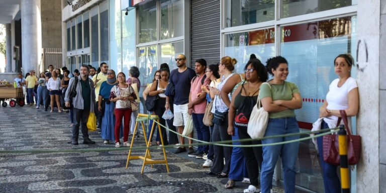 CNU 2025: mais de 42 mil candidatos fazem provas discursivas neste domingo