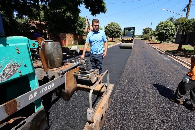 Prefeitura avança com pavimentação asfáltica no bairro Altos do Indaiá