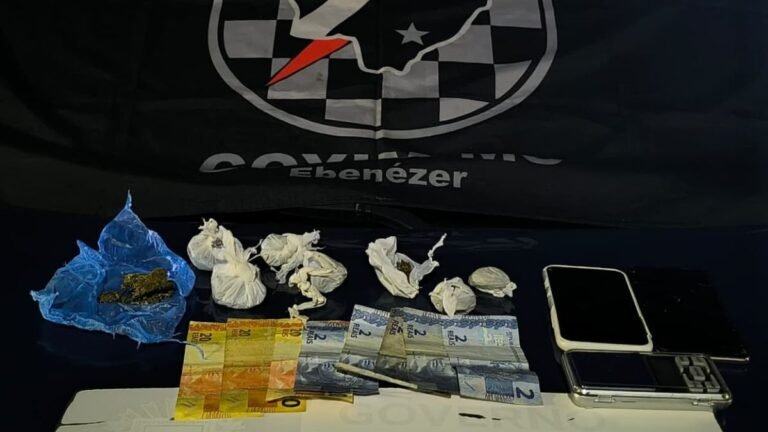 Polícia Militar detém jovem e apreende adolescente por tráfico de drogas