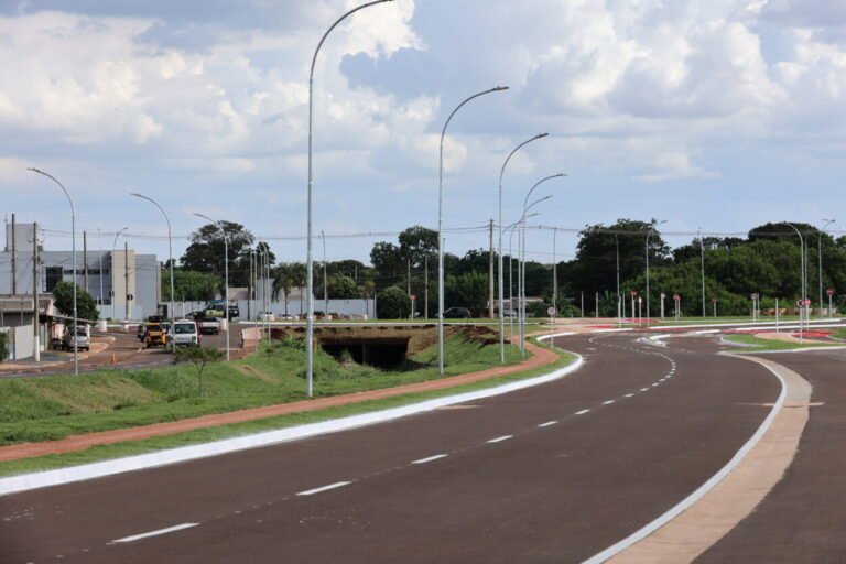 Prefeitura faz intervenções no trânsito da Aziz Rasselen e modifica tráfego na região