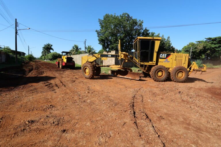 Prefeitura leva cascalhamento à 4ª região de sitioca e recupera ruas na Chácara Bela Vista