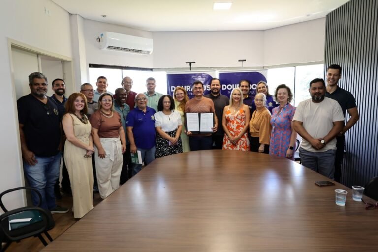 Prefeitura reativa Conselho de Esportes e anuncia entrega do Ginásio Municipal