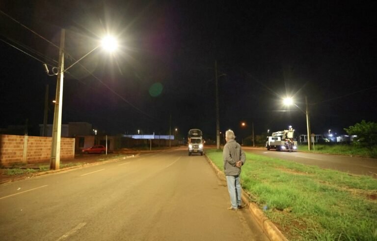 Prefeitura avança com nova iluminação de LED e moradores comemoram “noite que virou dia”
