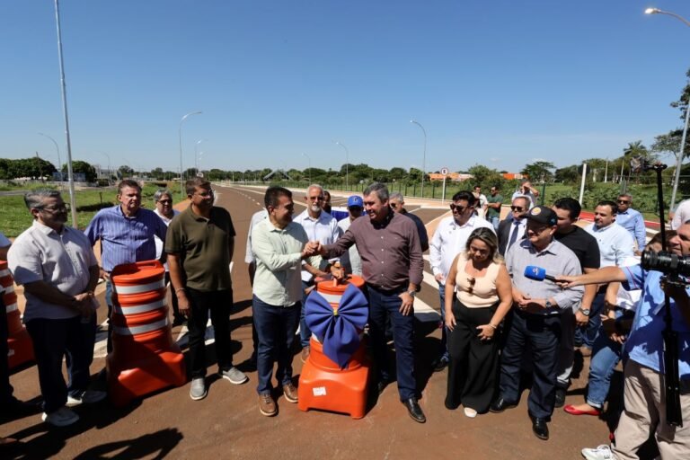 Prefeito entrega duplicação da Aziz Rasselen e governador elogia importância da obra