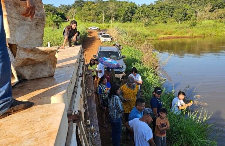 De forma inédita, Prefeitura solta 1 tonelada de peixes nas lagoas da Reserva Indígena